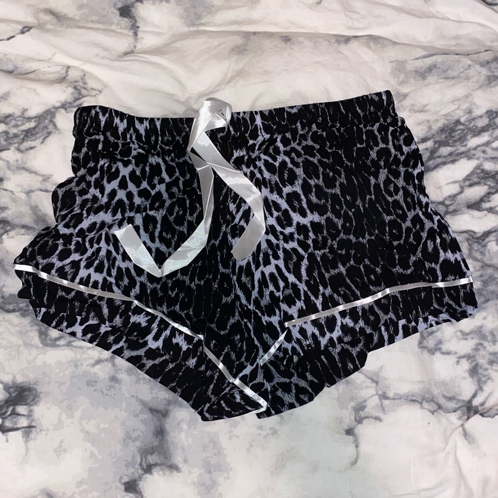 SHEIN Leopard Print Ribbon Bow Sleep Shorts